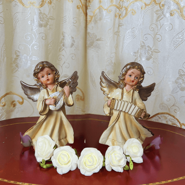 Ángel decorativo en resina